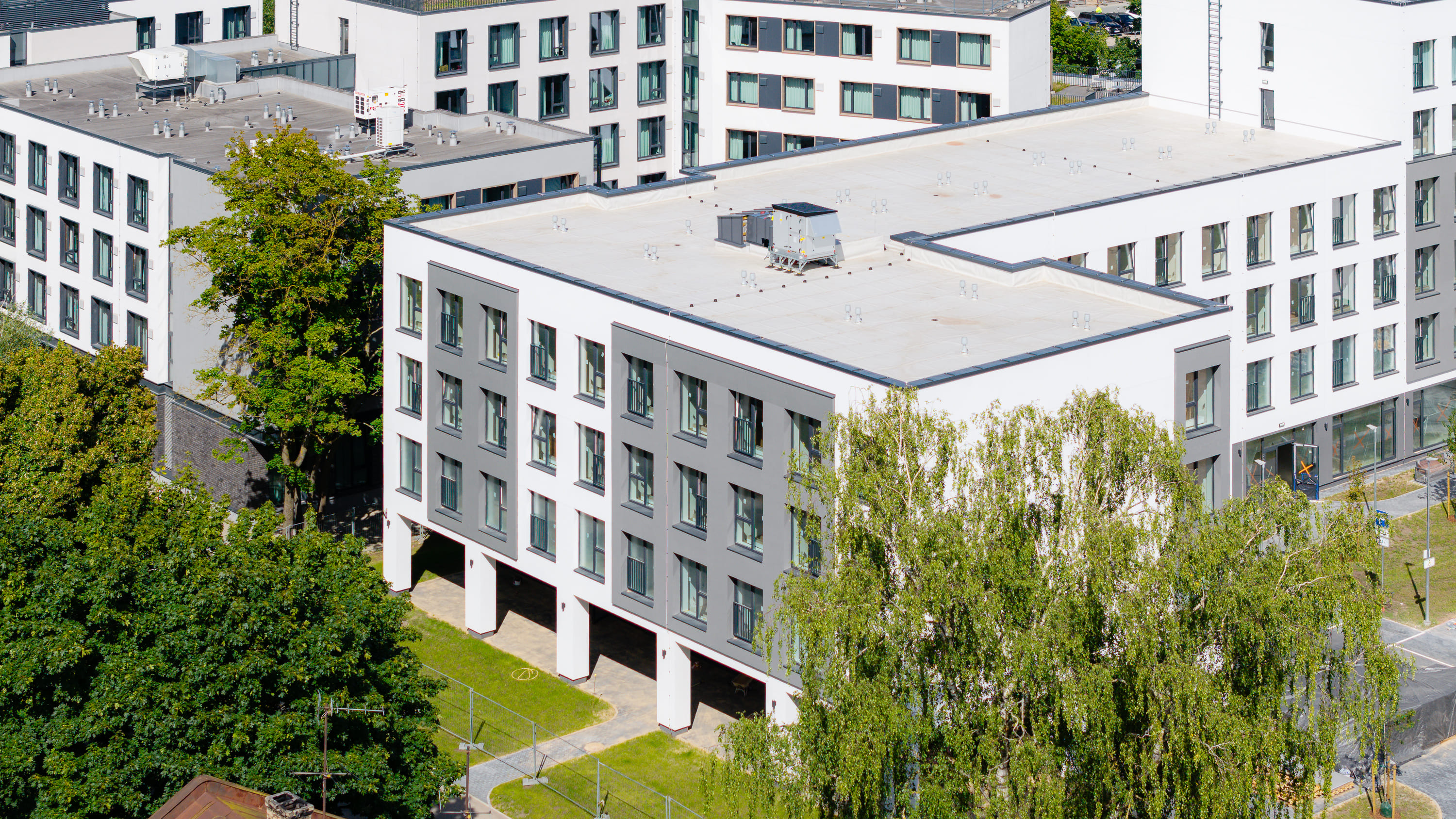 Uniflow ēkas apkārtne Torņakalnā
